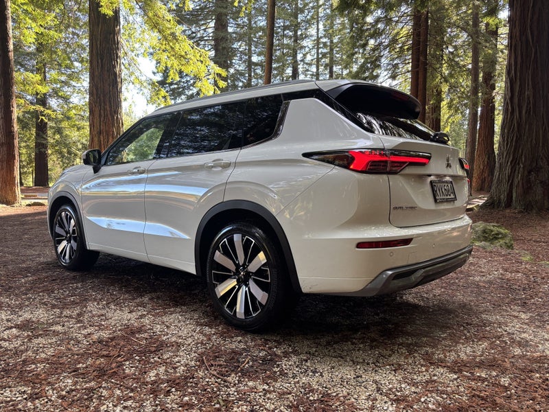 2026 Mitsubishi Outlander VRX 4WD image 5
