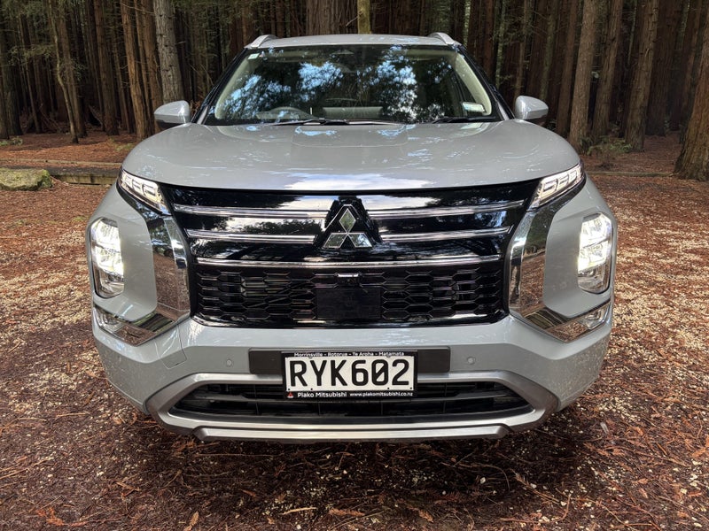 2026 Mitsubishi Outlander VRX 4WD image 2