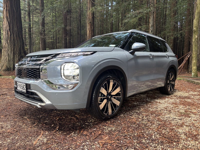2026 Mitsubishi Outlander VRX 4WD image 3