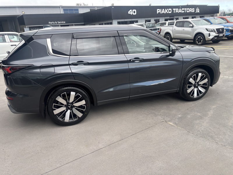 2026 Mitsubishi Outlander VRX 4WD image 2
