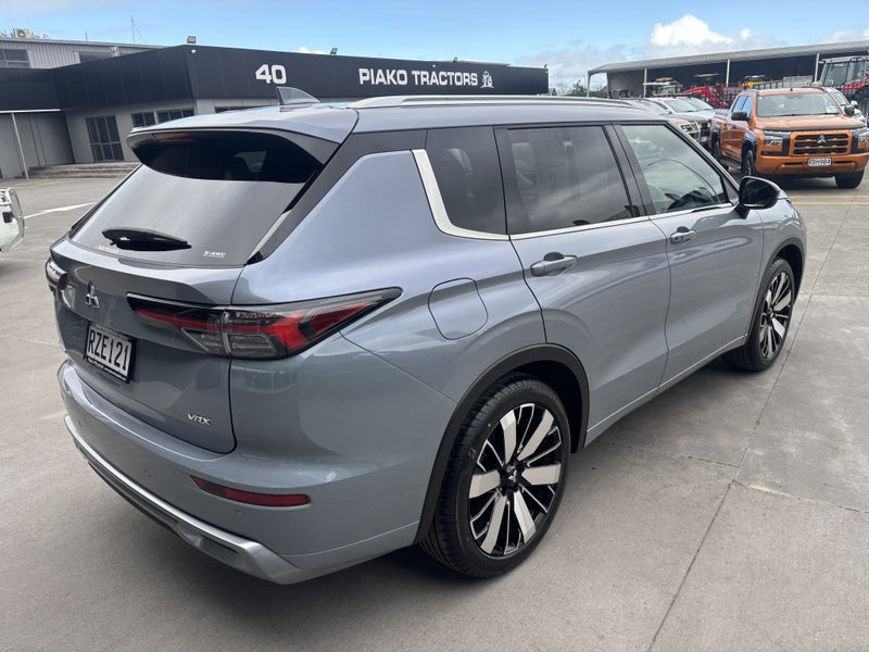 2026 Mitsubishi Outlander VRX 4WD image 3