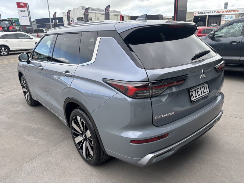 2026 Mitsubishi Outlander VRX 4WD image 5