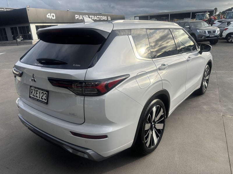 2026 Mitsubishi Outlander VRX 4WD image 3