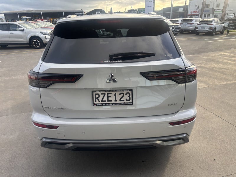 2026 Mitsubishi Outlander VRX 4WD image 4