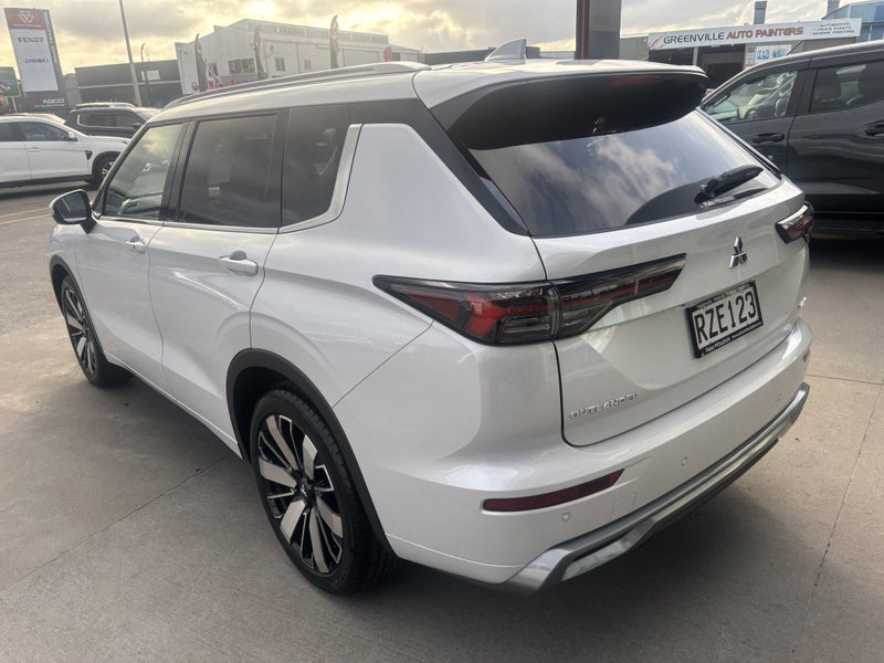 2026 Mitsubishi Outlander VRX 4WD image 5