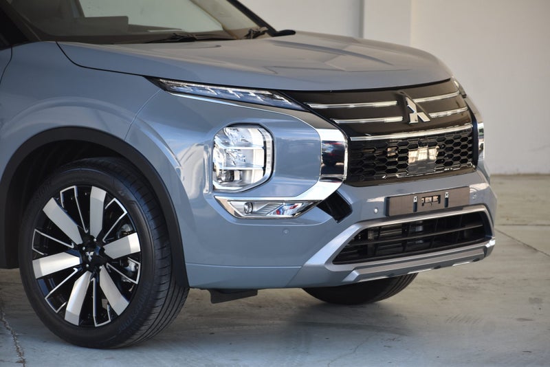 2026 Mitsubishi Outlander VRX 4WD 8Sp Auto New... image 2