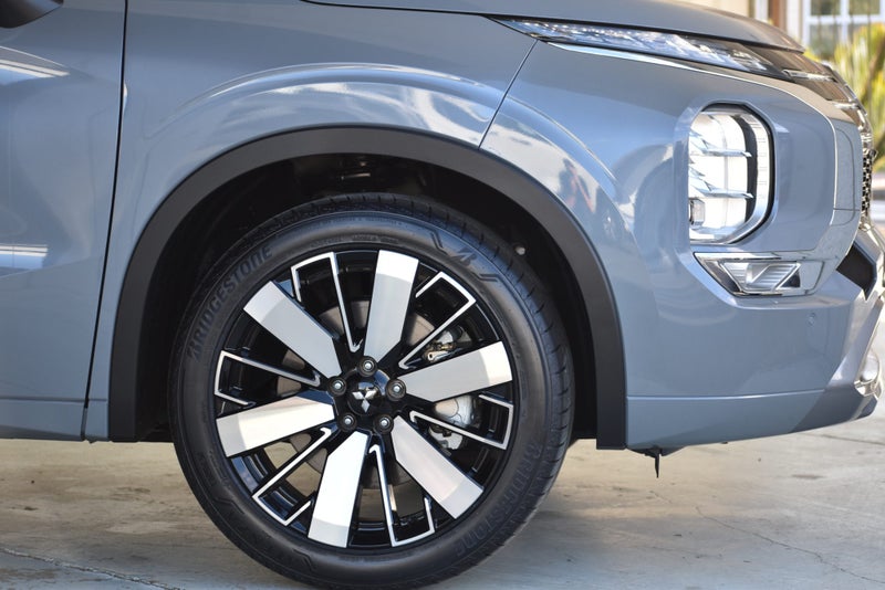 2026 Mitsubishi Outlander VRX 4WD 8Sp Auto New... image 3