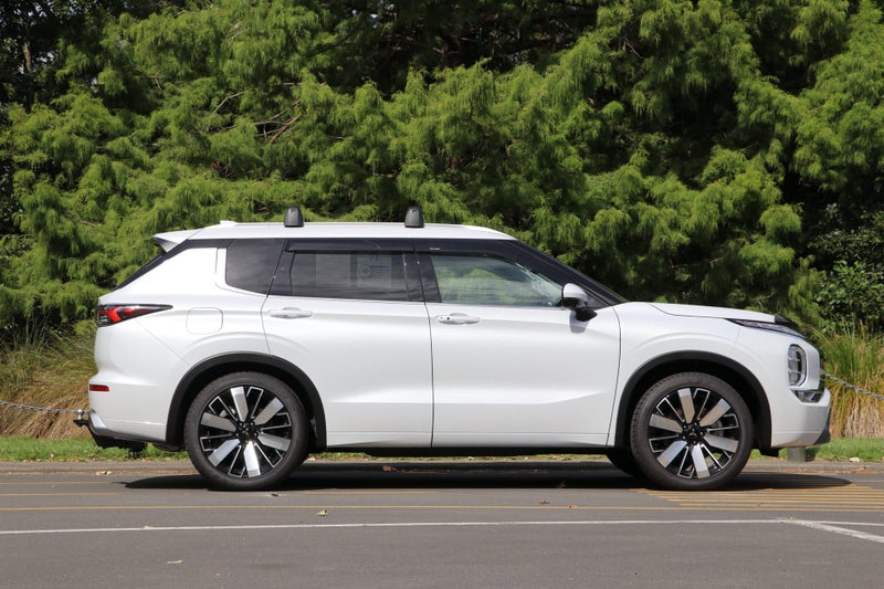 2026 Mitsubishi Outlander VRX 4WD (S-AWC) 2.5P image 3