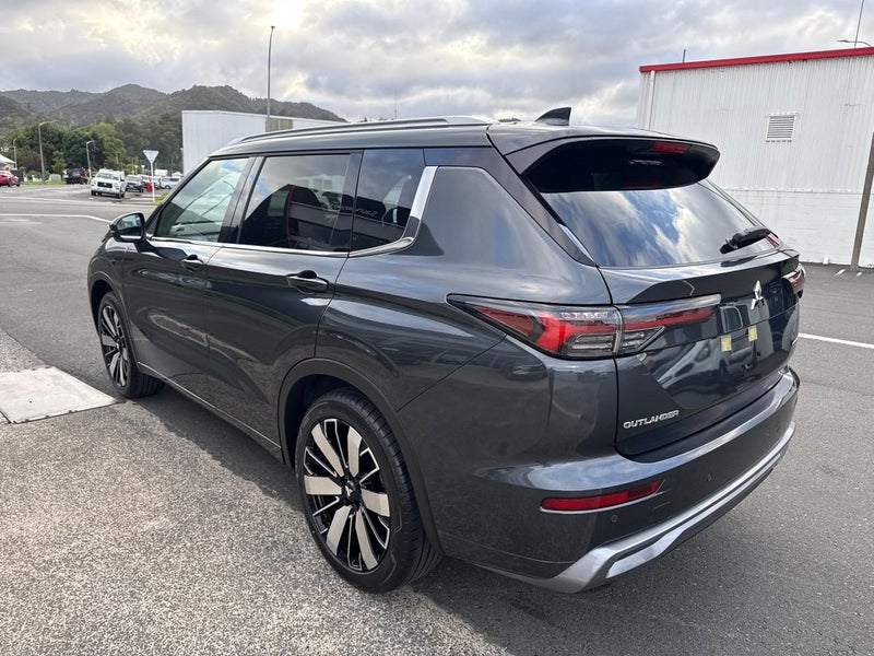 2026 Mitsubishi Outlander VRX image 5