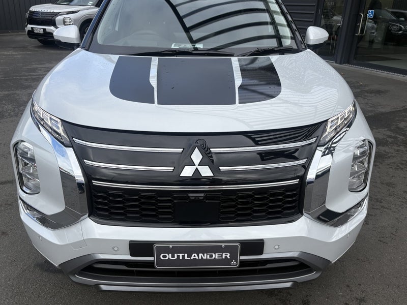 2026 Mitsubishi Outlander VRX AWD 7 seat SUV image 3
