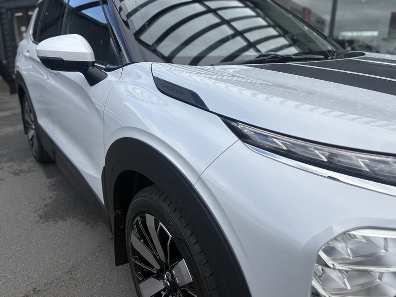 2026 Mitsubishi Outlander VRX AWD 7 seat SUV image 5