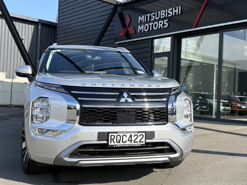 2026 Mitsubishi Outlander VRX AWD 7 seat SUV image 2