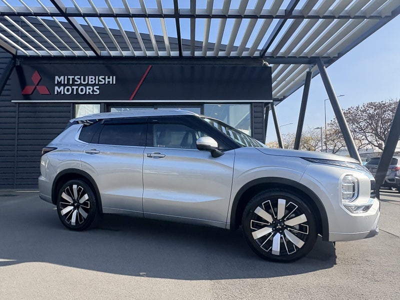 2026 Mitsubishi Outlander VRX AWD 7 seat SUV image 3