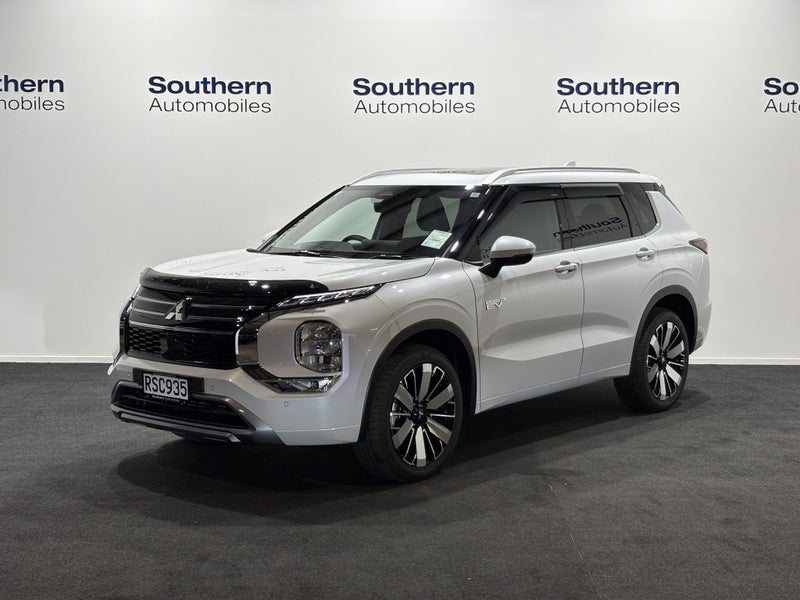 2026 Mitsubishi Outlander VRX PHEV/4WD/AT image 3