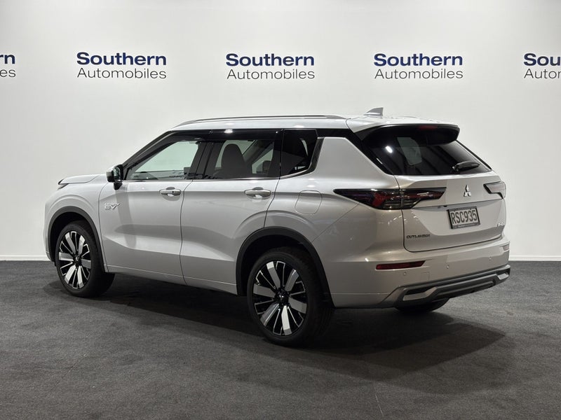 2026 Mitsubishi Outlander VRX PHEV/4WD/AT image 5