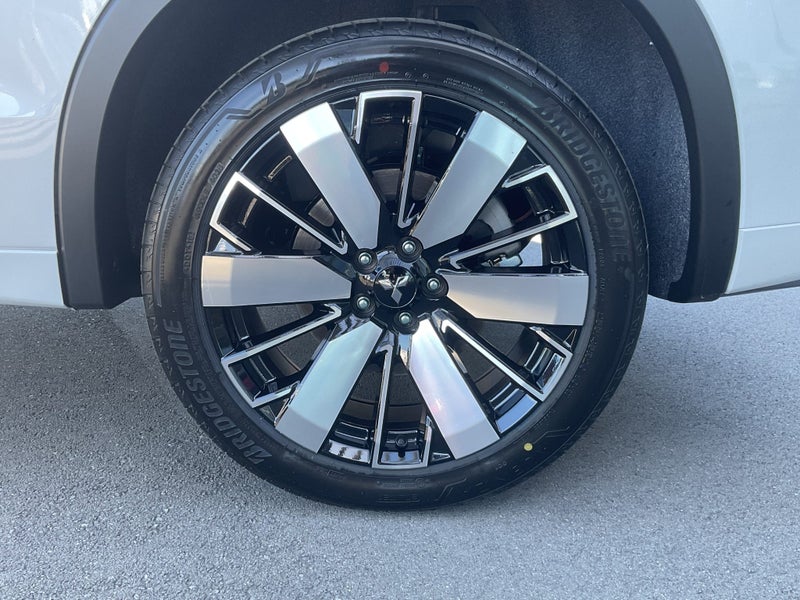 2026 Mitsubishi Outlander VRX PHEV 4WD AT image 3