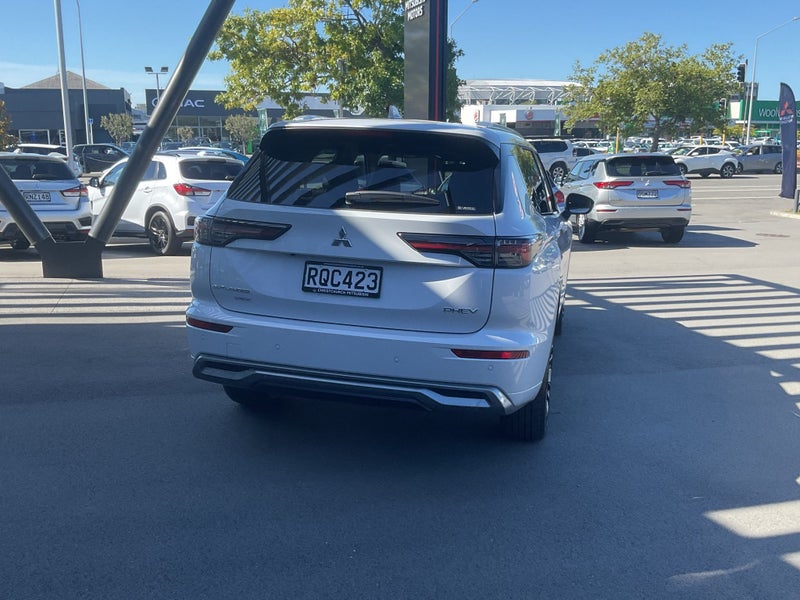 2026 Mitsubishi Outlander VRX PHEV 4WD AT image 4