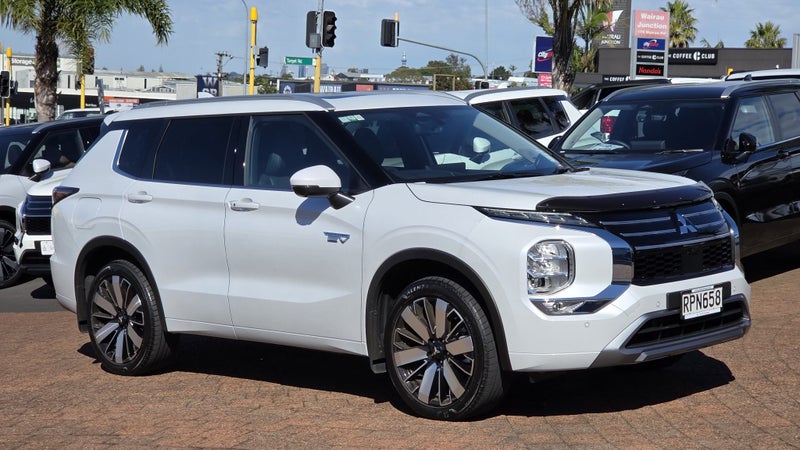 2026 Mitsubishi Outlander VRX PHEV 4WD AUTO image 2