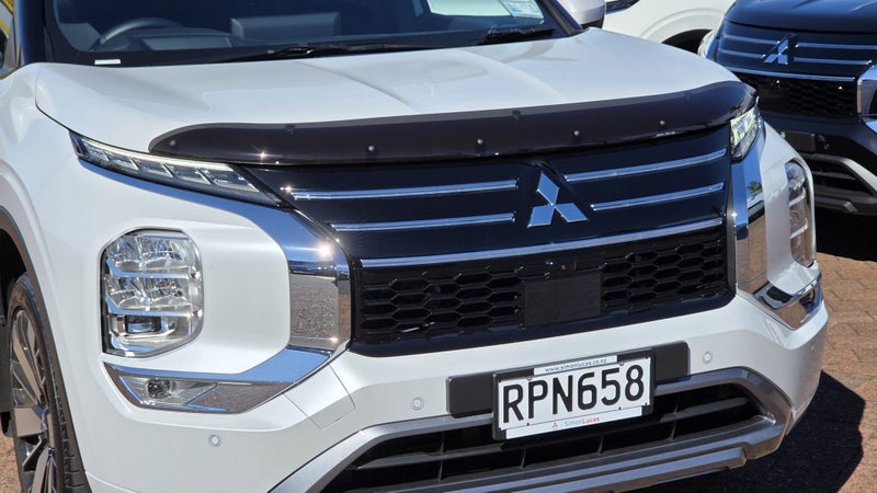 2026 Mitsubishi Outlander VRX PHEV 4WD AUTO image 4