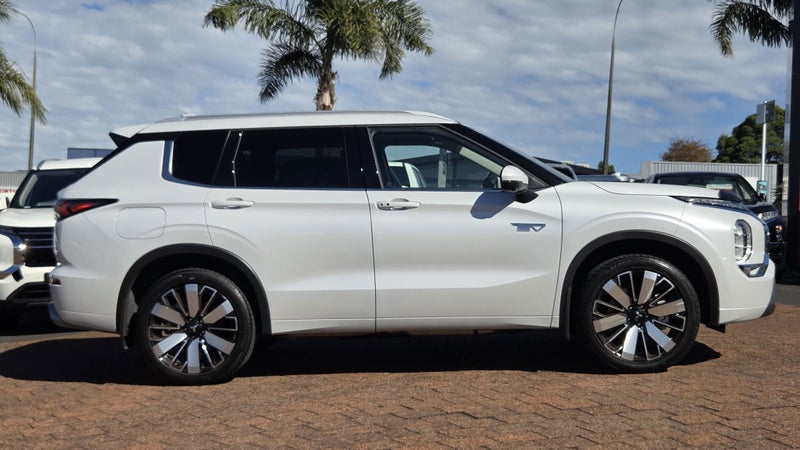 2026 Mitsubishi Outlander VRX PHEV 4WD AUTO image 5