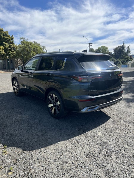 2026 Mitsubishi Outlander XLS image 2