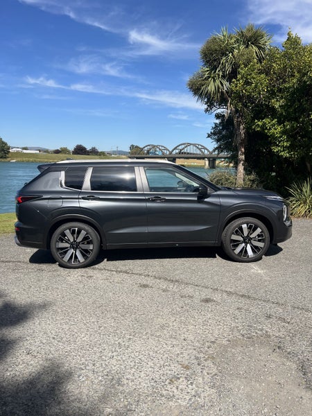 2026 Mitsubishi Outlander XLS image 5