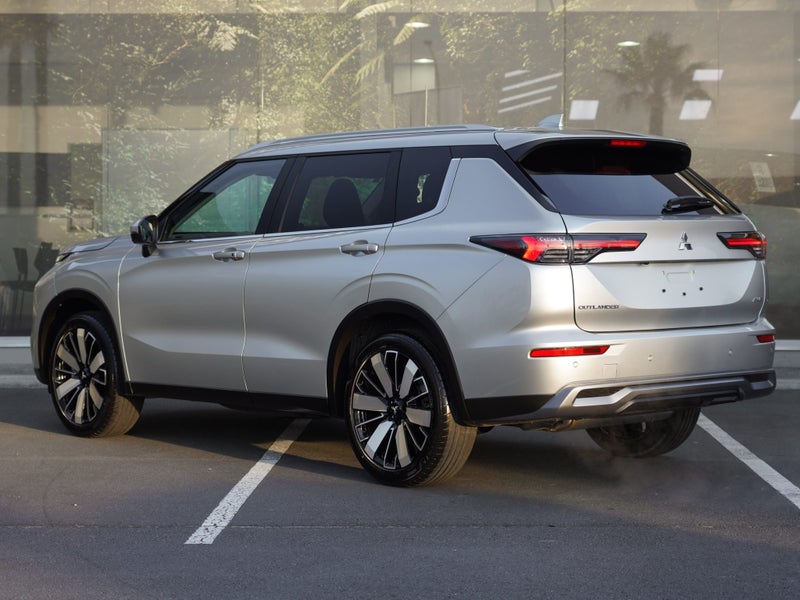 2026 Mitsubishi Outlander XLS 2.5 PETROL 2WD 7... image 2