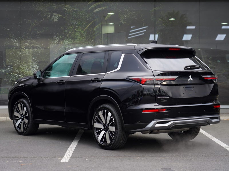 2026 Mitsubishi Outlander XLS 2.5 PETROL 4WD 7... image 2