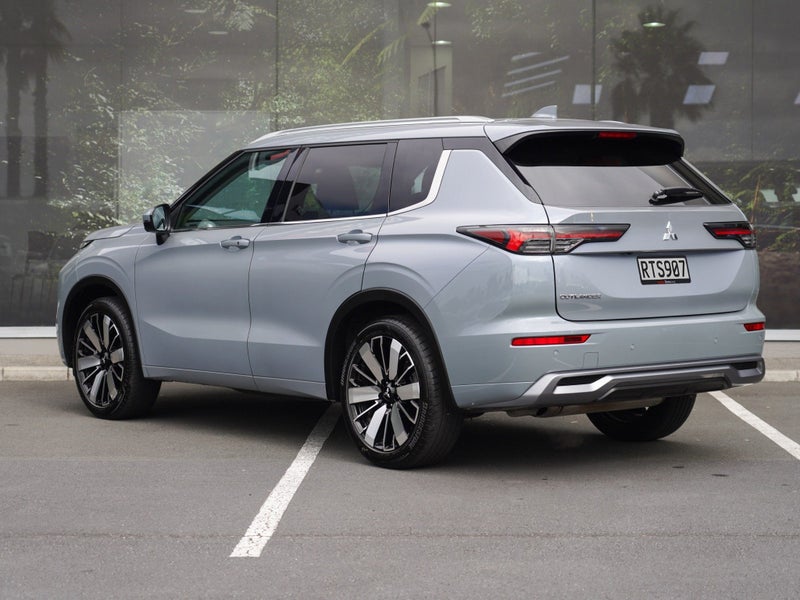 2026 Mitsubishi Outlander XLS 2.5 PETROL 4WD 7... image 2