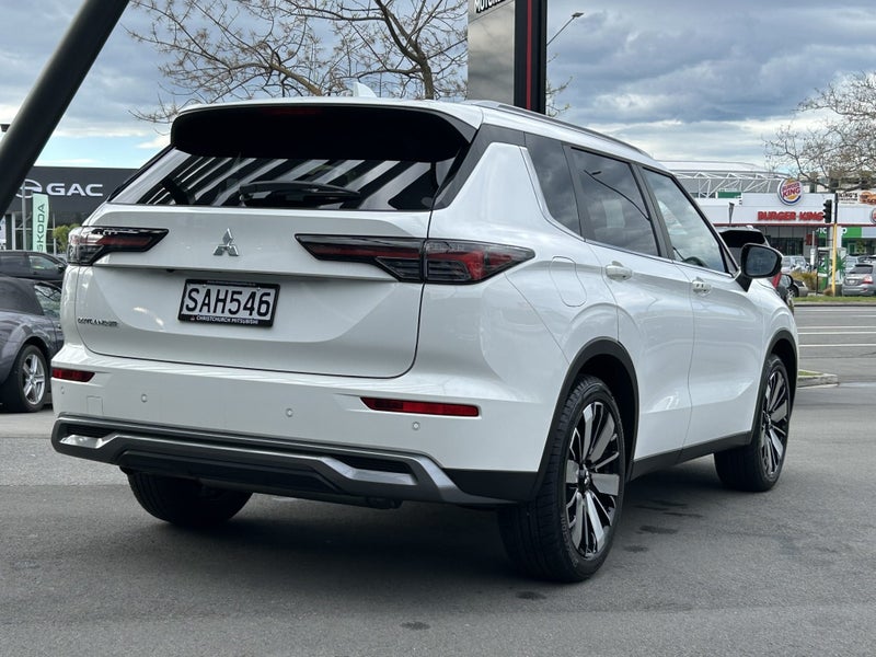 2026 Mitsubishi Outlander XLS 2.5L image 3