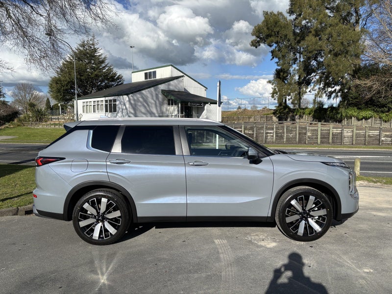 2026 Mitsubishi Outlander XLS 2.5P/4WD/CVT AWD... image 3