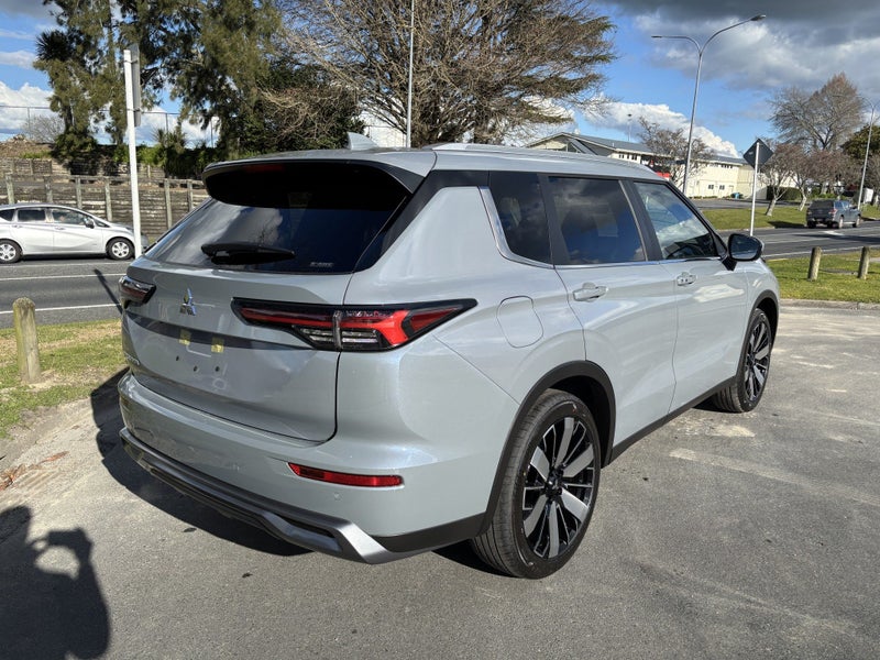 2026 Mitsubishi Outlander XLS 2.5P/4WD/CVT AWD... image 5