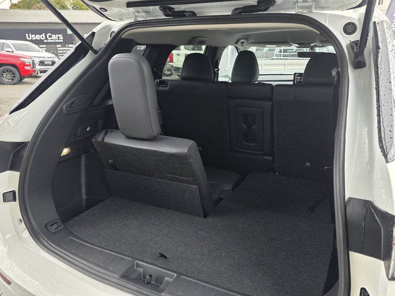 2026 Mitsubishi Outlander XLS 2.5P image 3