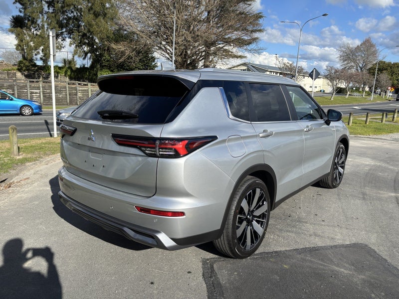 2026 Mitsubishi Outlander XLS 2.5P/CVT 7 SEAT 2... image 5