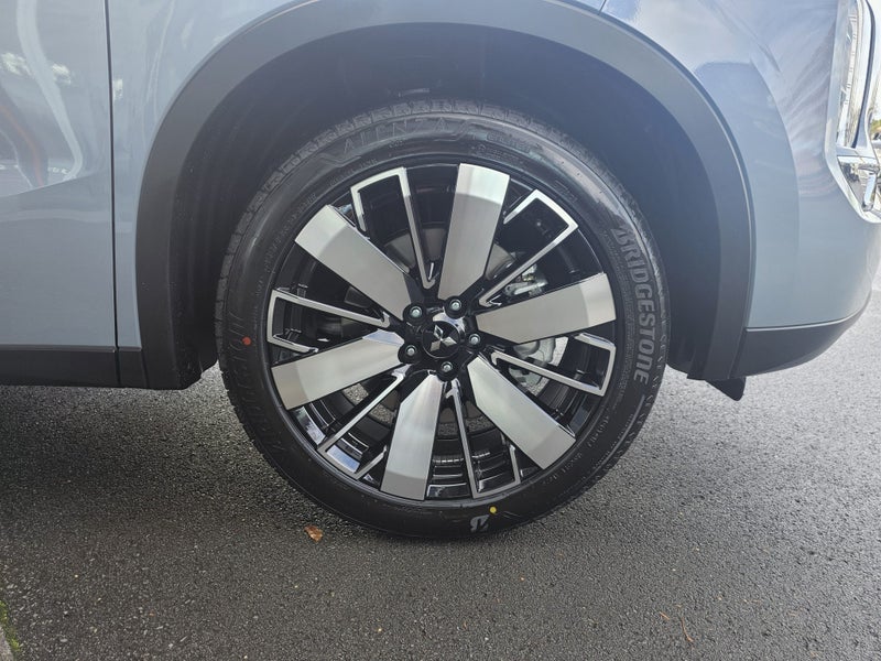 2026 Mitsubishi Outlander XLS 2.5P/CVT image 3