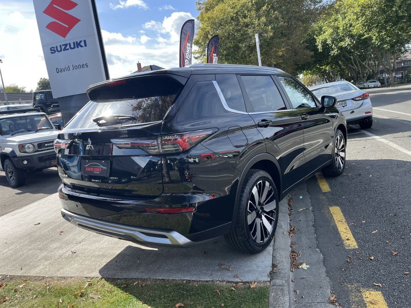 2026 Mitsubishi Outlander XLS image 4