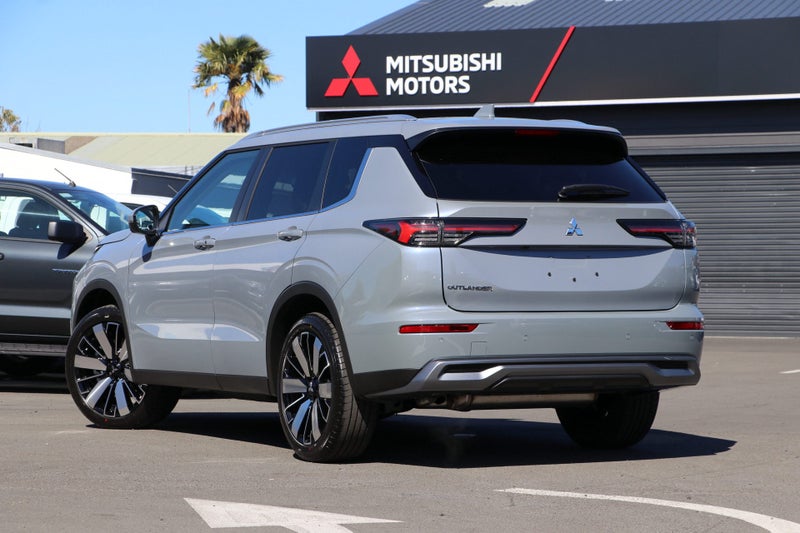 2026 Mitsubishi Outlander XLS 2WD 2.5P image 2