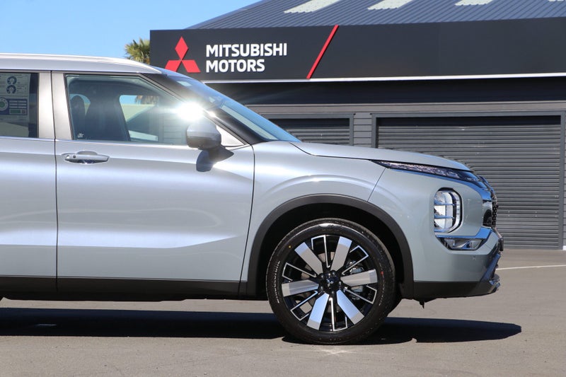 2026 Mitsubishi Outlander XLS 2WD 2.5P image 4