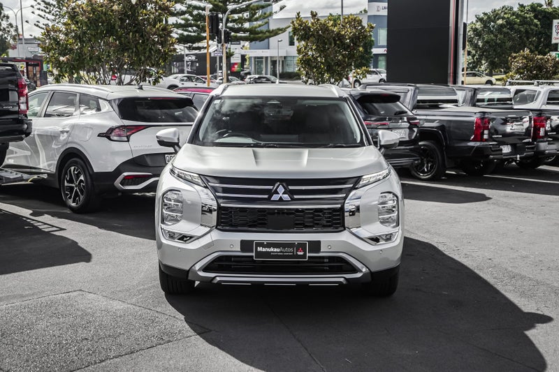 2026 Mitsubishi Outlander XLS 2WD image 4