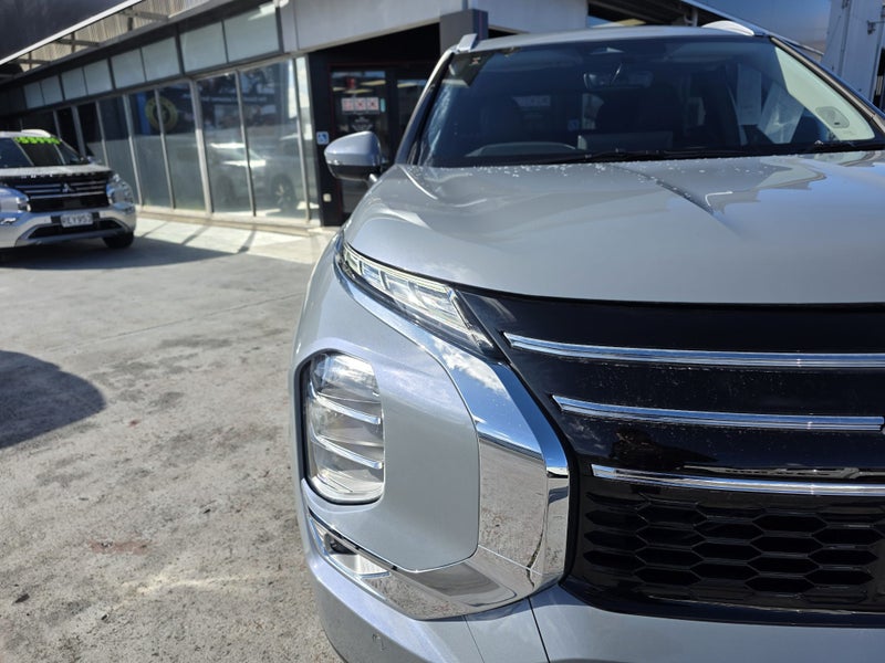 2026 Mitsubishi Outlander XLS 2WD image 4