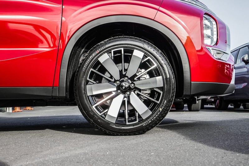 2026 Mitsubishi Outlander XLS 4WD image 4