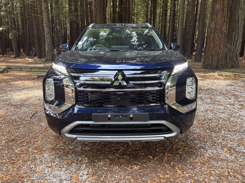 2026 Mitsubishi Outlander XLS 4WD image 2