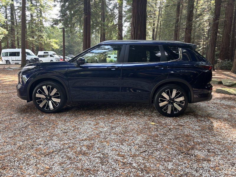 2026 Mitsubishi Outlander XLS 4WD image 4