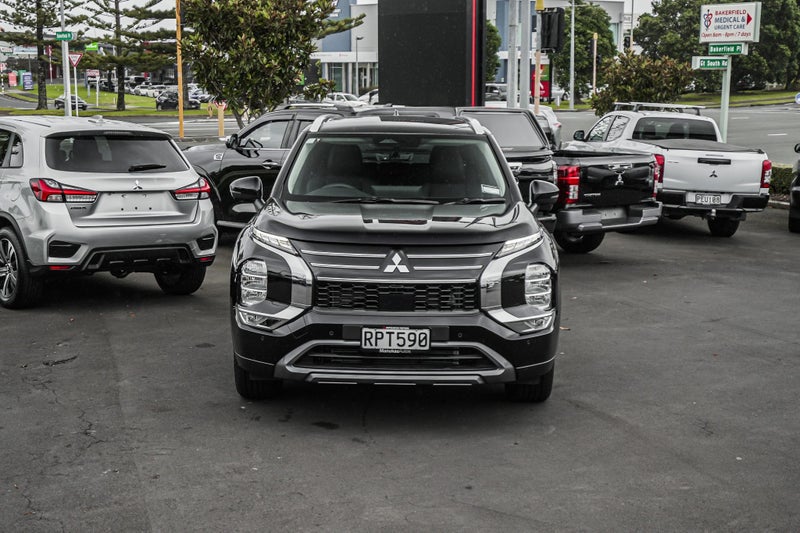 2026 Mitsubishi Outlander XLS 4WD image 3