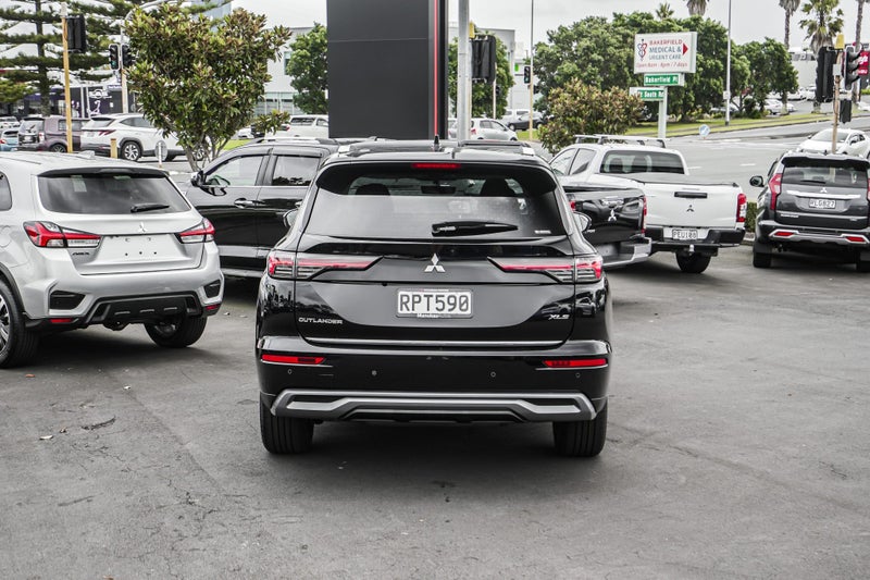2026 Mitsubishi Outlander XLS 4WD image 5