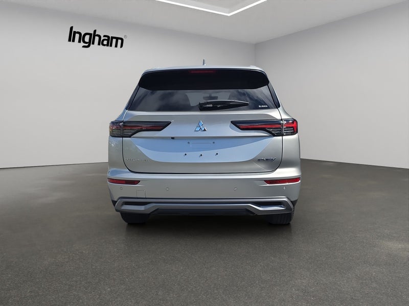 2026 Mitsubishi Outlander XLS PHEV/4WD/AT image 3