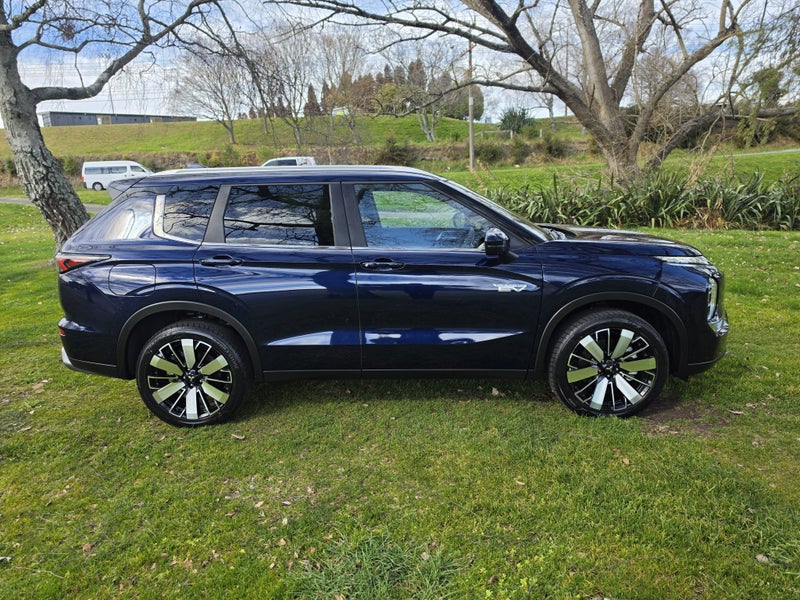 2026 Mitsubishi Outlander XLS PHEV/4WD/AT image 2