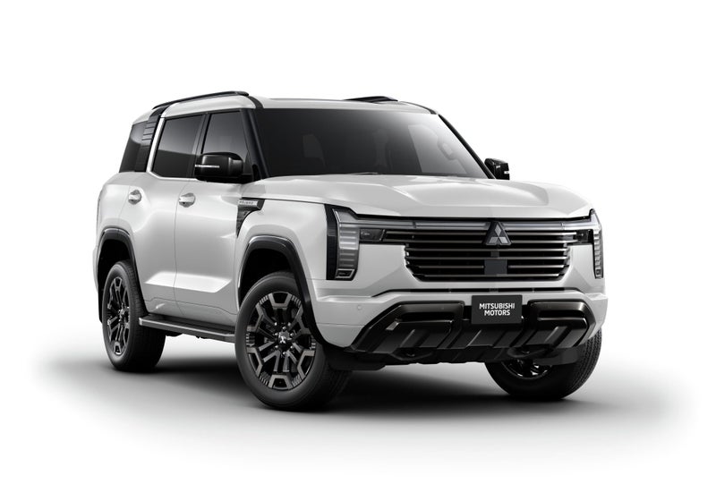 2026 Mitsubishi Pajero Exceed image 3