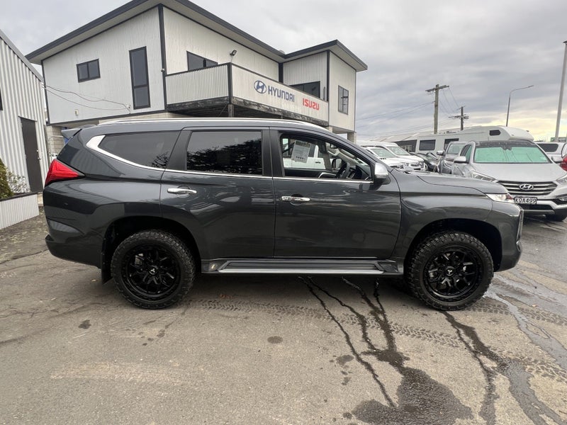 2026 Mitsubishi Pajero Sport 2.4D VRX 4WD image 3
