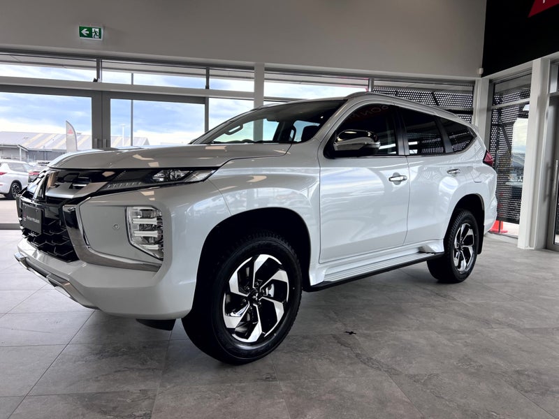 2026 Mitsubishi Pajero Sport 2.4D VRX 4WD 8AT image 3